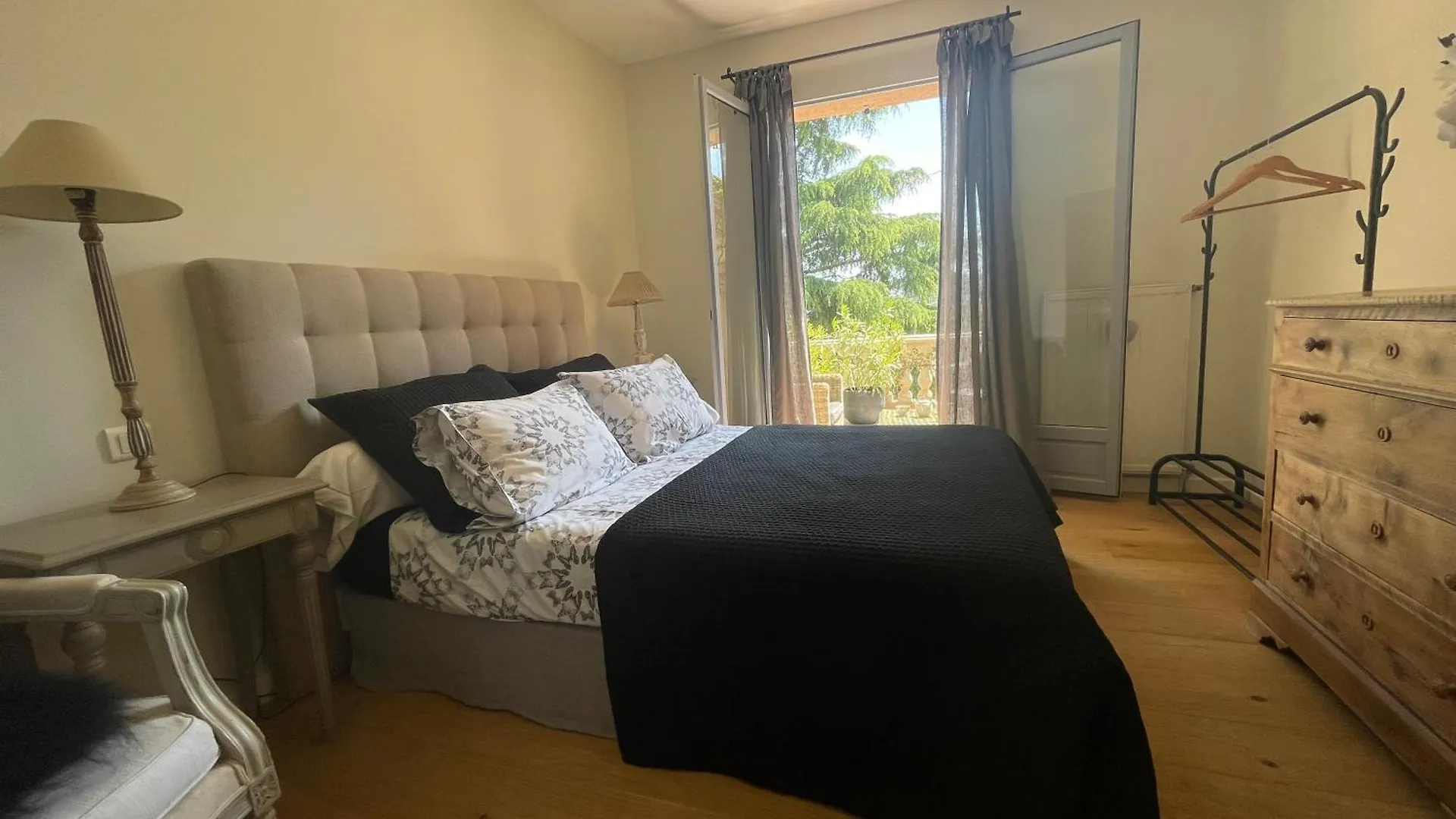 ヴァロリス Carolienne Bed & Breakfast
